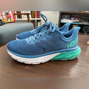 Hoka Arahi 6